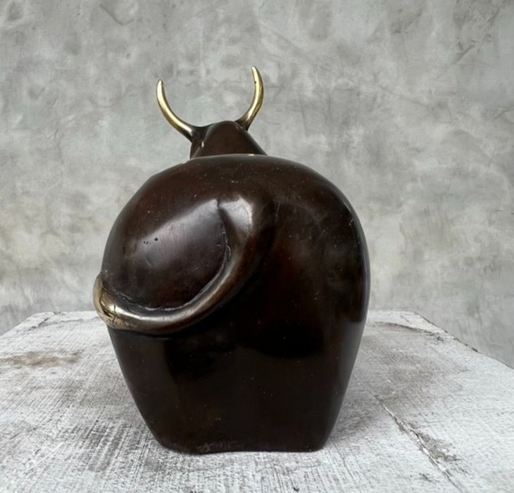 Figurka z brązu, rzeźba przedstawiająca byka, dekoracja,  3,3.kg