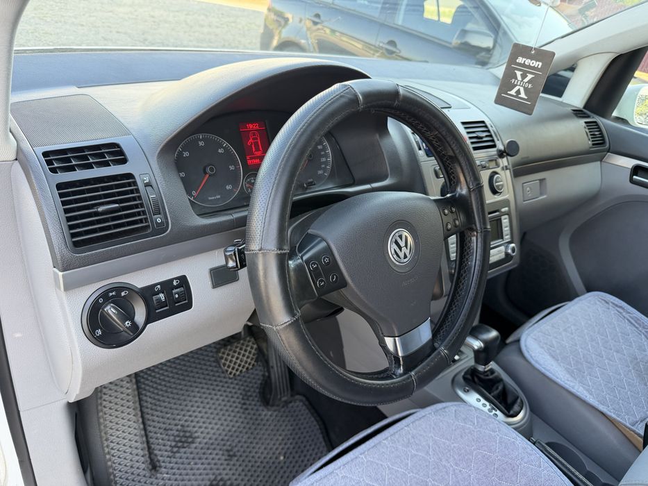 Volkswagen Touran ( Avtomat )
