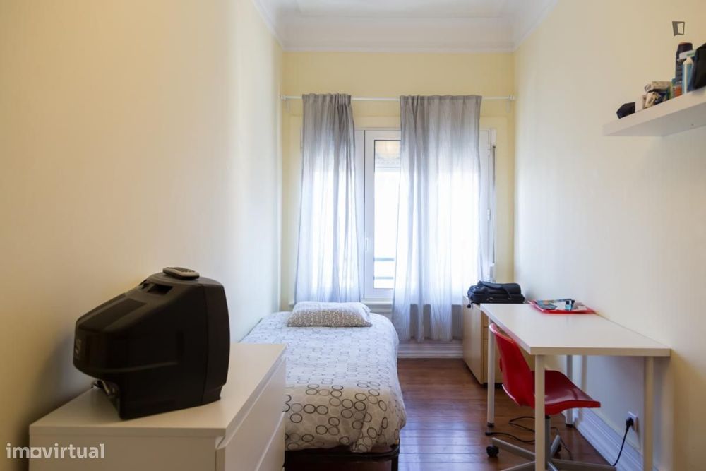 Quarto - localizado em Entrecampos Lisbon
