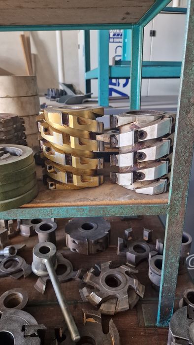 Piões rolos rodas dentadas e de burracha para molduradoras