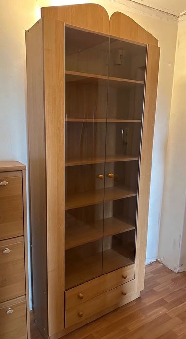 Шафа з полицями