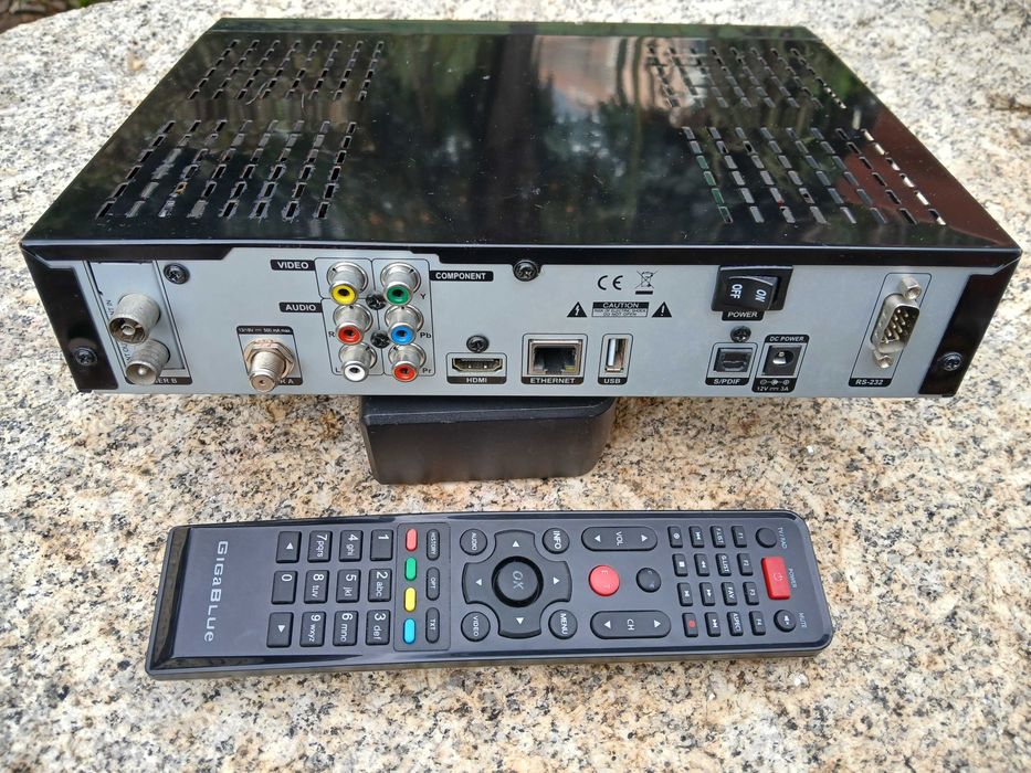 Receptor Box TV Satélite + Terrestre + Cabo - GigaBlue HD 800 UE PLUS - como novo!