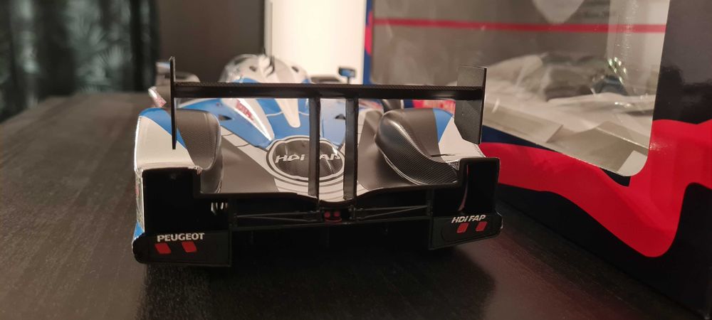 Peugeot 908 HDi FAP #9 - Vencedor Le Mans 2009 - 1:18 Minichamps
