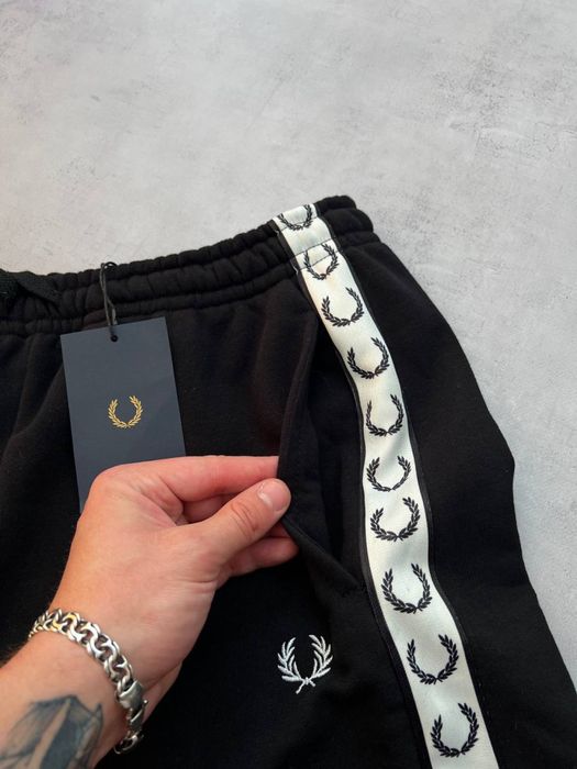 Шорти Fred Perry з лампасами