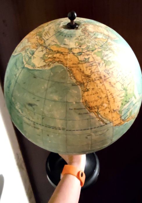 Глобус времён СССР