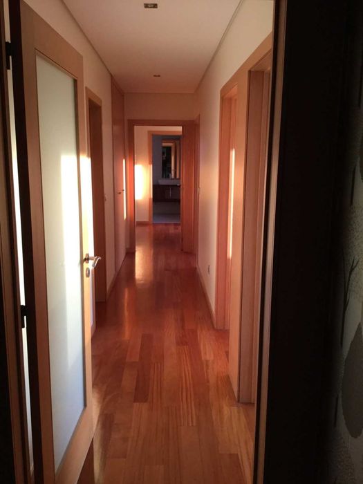 Apartamento T4 - Ultimo piso - 2 frentes - com varanda!