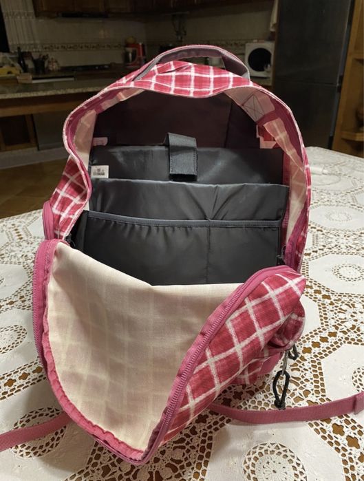 Mochila Eastpak rosa
