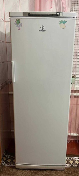 Морозильна камера Indesit SFR167NF.002