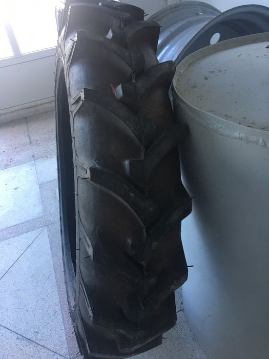 Продам колесо Т-25 з диском,резину,диски.