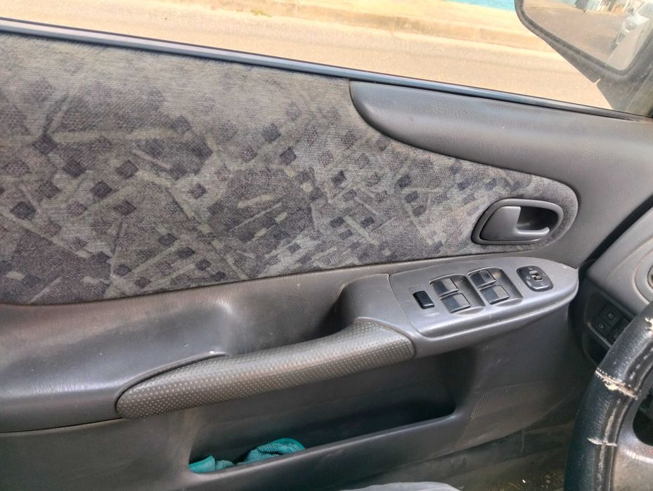 Venda de Mazda 323f