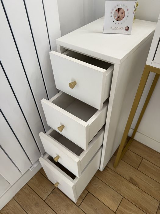 Szafka wizaż na kosmetyki itp.