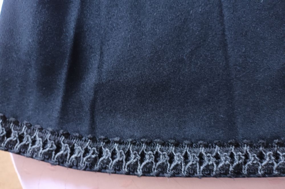 Saia preto em design  godé