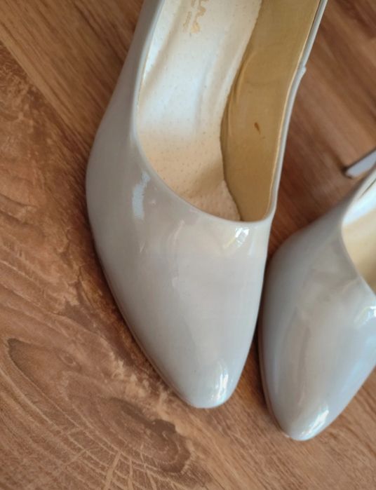 Szare lakierki obcas r.39