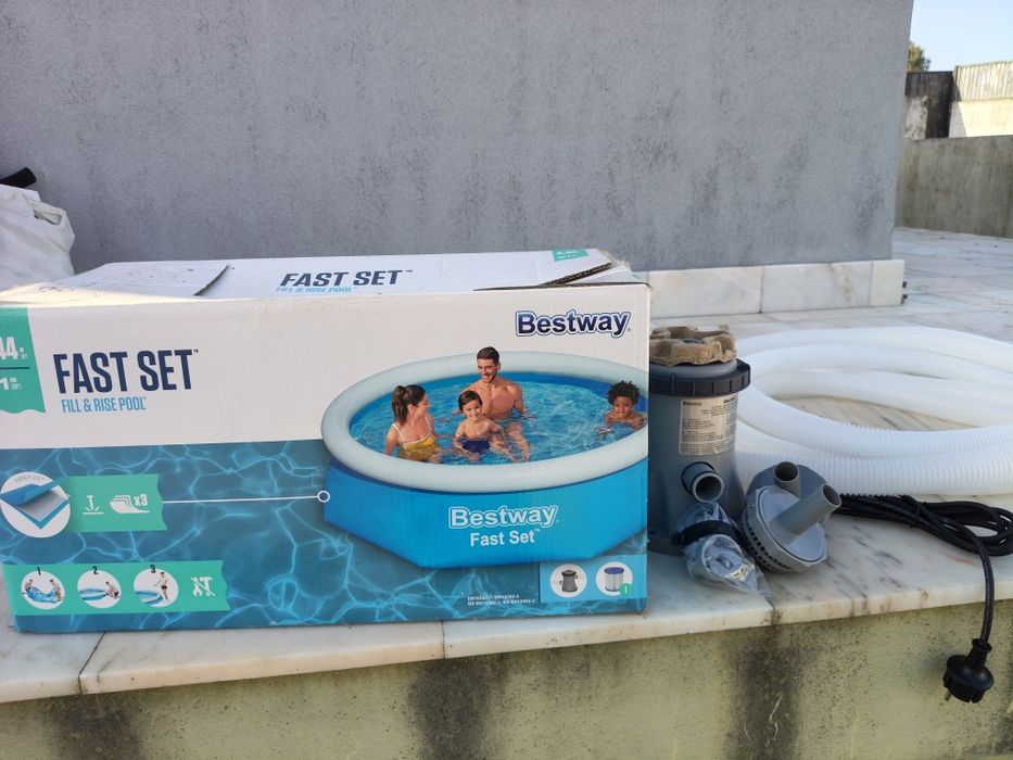 Vendo piscina, usada poucas vezes.