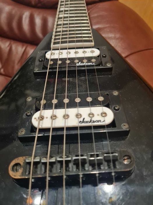 Jackson King V JS32T Black (Zebra Pickups version)