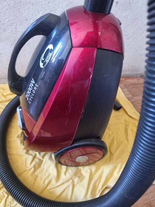 Aspirador AEG 2000W para Peças trabalha mas parece entúpido
