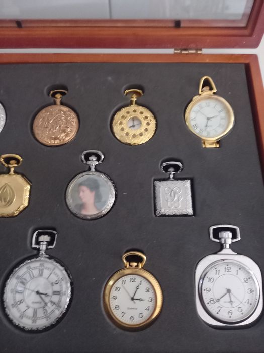 Relógios de bolso com vitrine.