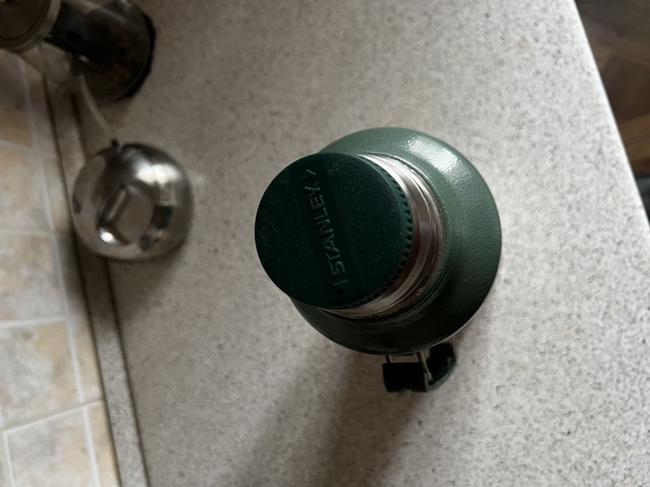 Продам термос  STANLEY-1.9 л.