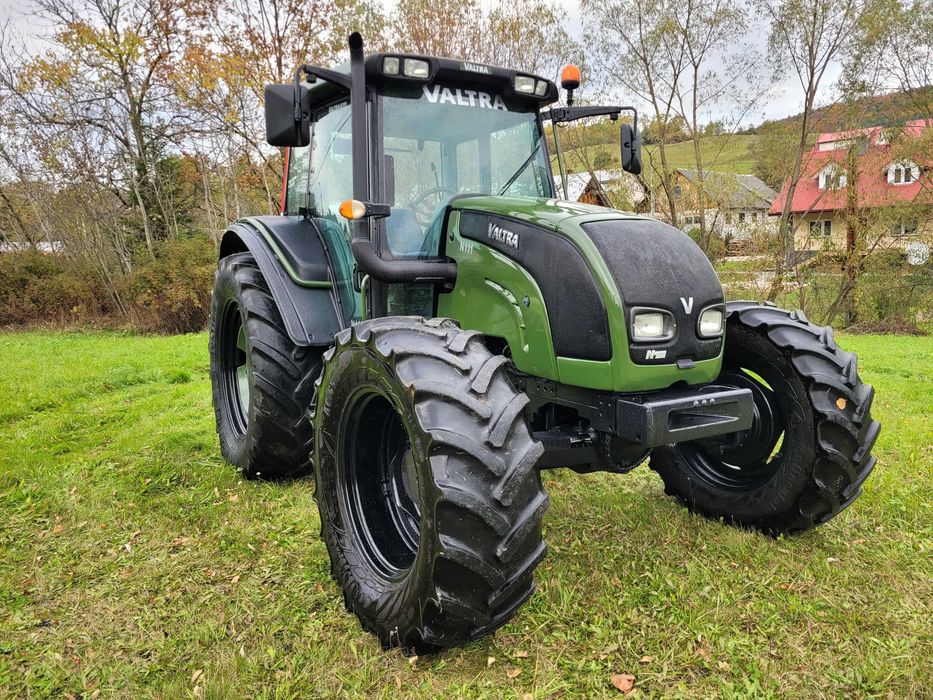 Ciągnik Valtra N111