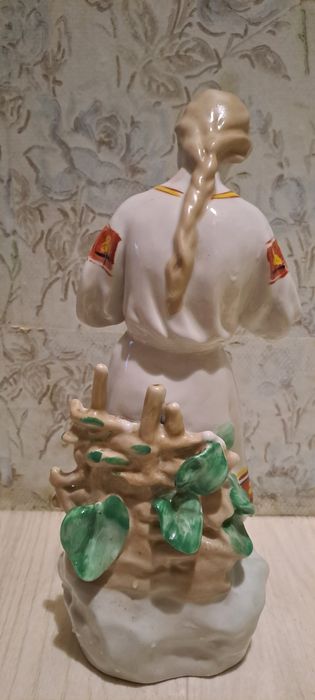Фарфоровая статуэтка "Гадание"