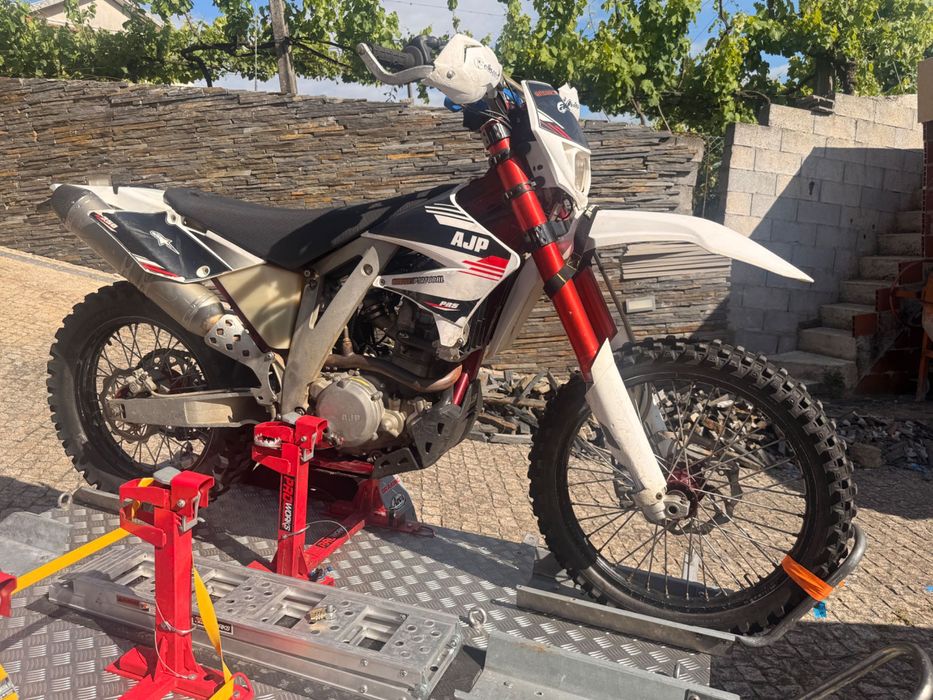 Mota AJP  250 PR5 Extreme