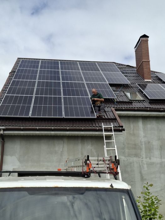 Встановлення инвертора та АКБ, а також сонячних станцій