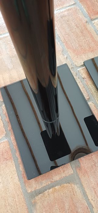 Pés para colunas monitoras. Floor stand