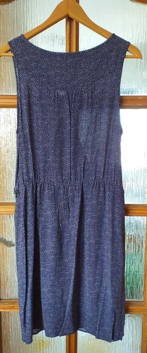 Sukienka letnia na szerokich ramiączkach