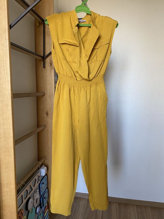 Жіночий літній комбінезон брюками, жовтий