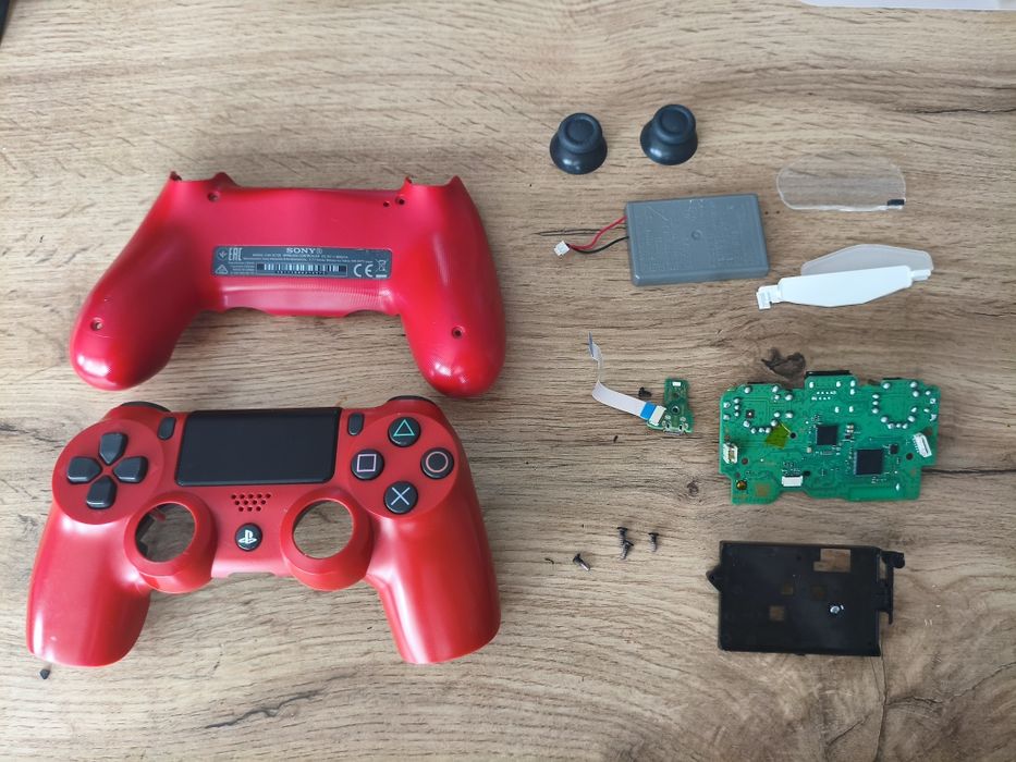 Pad PS4 V2 Czerwony DualShock 4 TMR – Na części / Dawca (Zdiagnozowany)