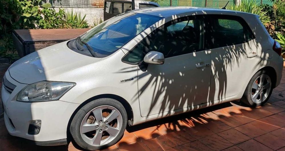 Toyota Auris 1.8 Hibrido GPL cx. auto 2011 foto 2