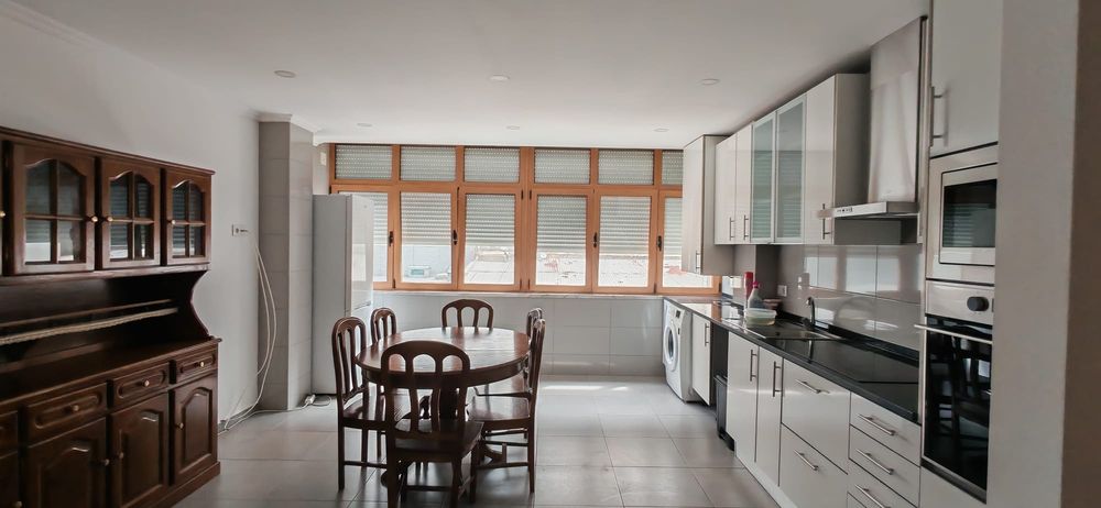 Arrendo Apartamento T4