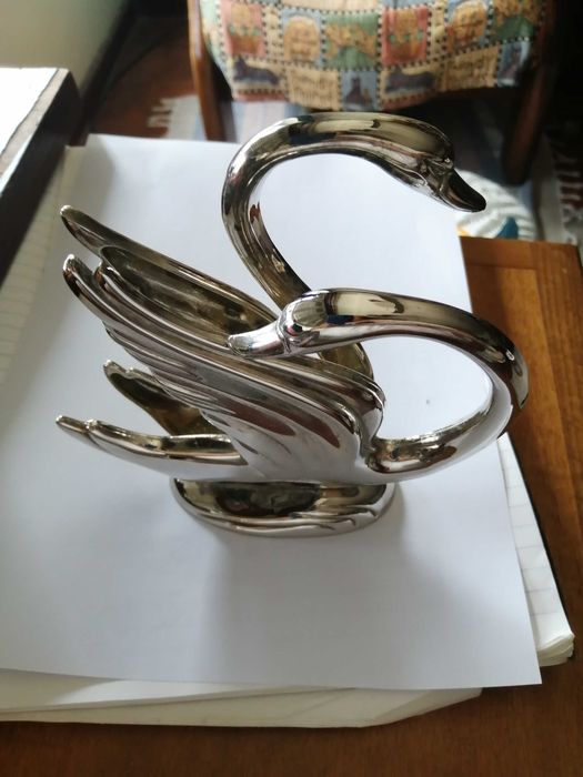 Swan-shaped napkin holder with silver plating435307108746536961