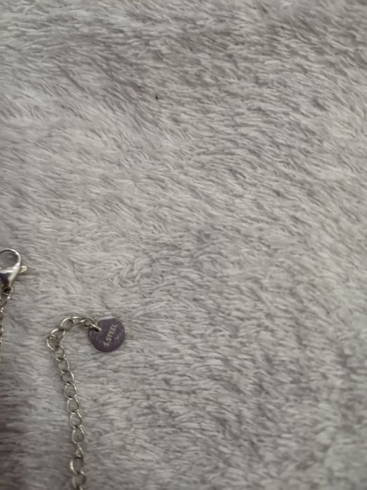 Colar com coração vermelho como novo