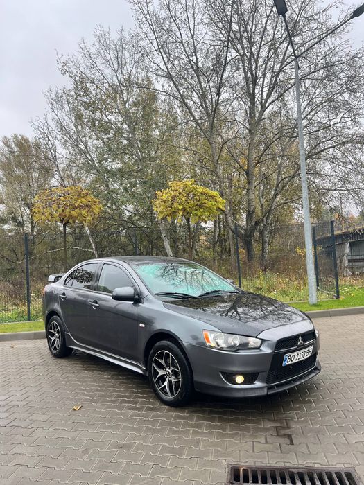Mitsubishi lancer 10