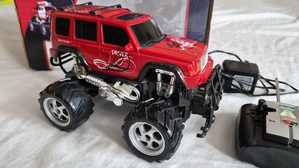 Джип на радіо керуванні