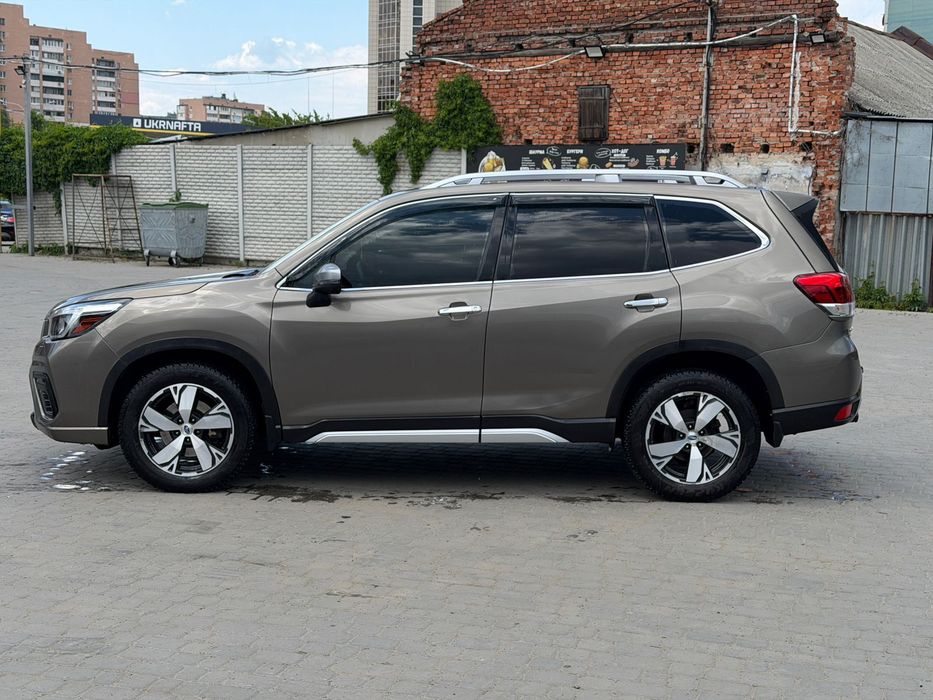 Авто  Субару  форестер 2019