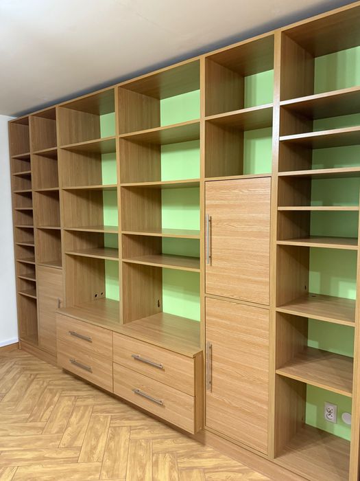 Meblościanka drewniana na wymiar – stan idealny