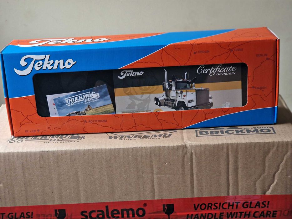 Tekno Mack RW Superliner 6x4 with 3-axle lowloader VAN DEN HERIK