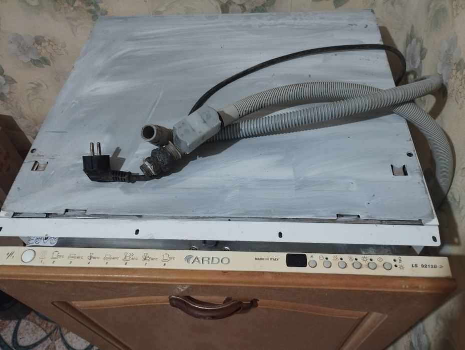 Посудомийку продам потребує ремонту