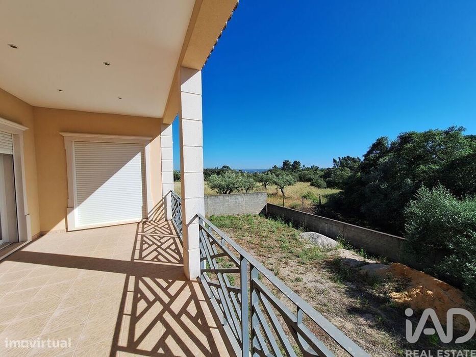 Moradia bi-familiar T4 em Além da Ribeira e Pedreira de 329 m2