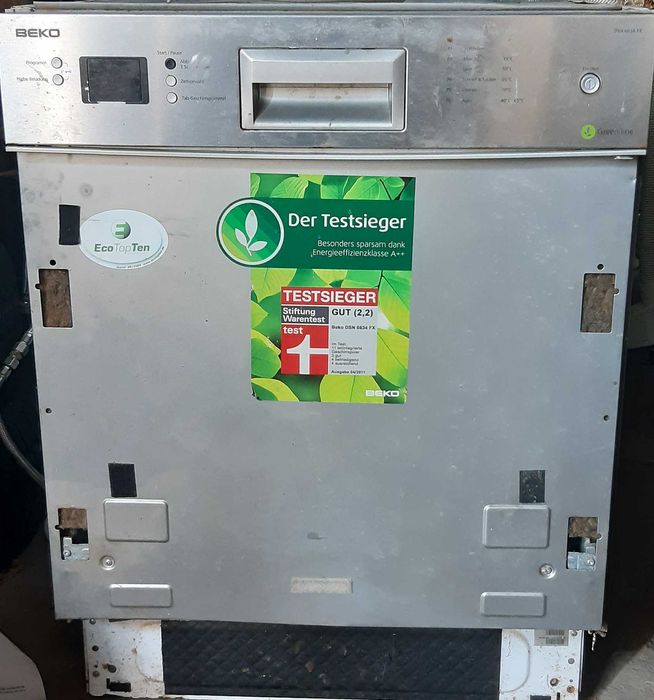 Посудомийна машина BEKO DSN 6634 FX.