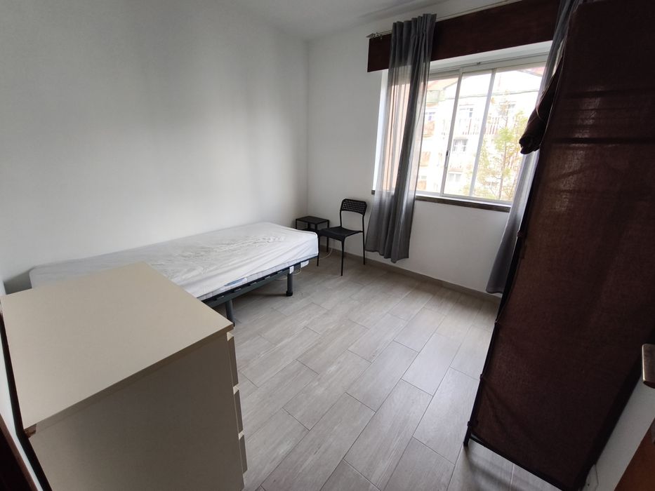 RESERVADO - Quarto individual na Tapada das Mercês ( Despesas incluídas )