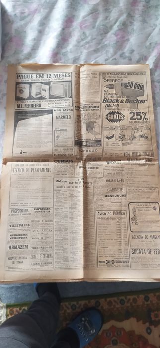 Vendo jornal antigo , diário de notícias