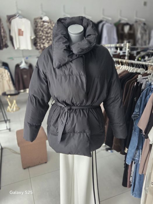 Чорна куртка пуховик Mocko