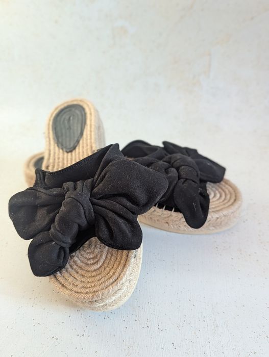 Klapki damskie zamszowe z kokardą H&M