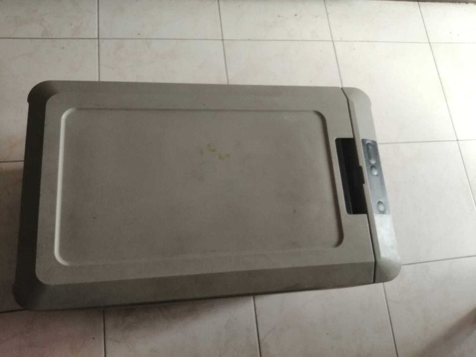 Geladeira Portátil Dometic – Ideal para Caminhão/Camping