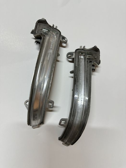 Повторювач повороту в дзеркало ф30 оригінал