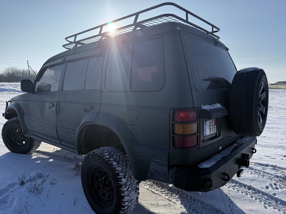 Внедорожник на боевом ходу