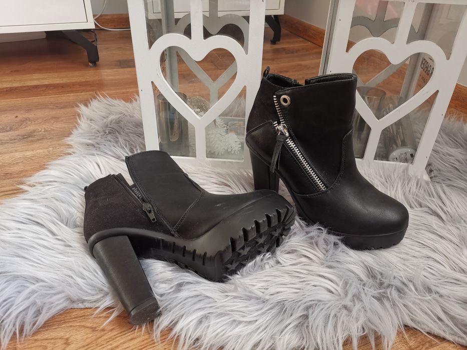 Buty jesienne damskie czarne workery na platformie 38,5